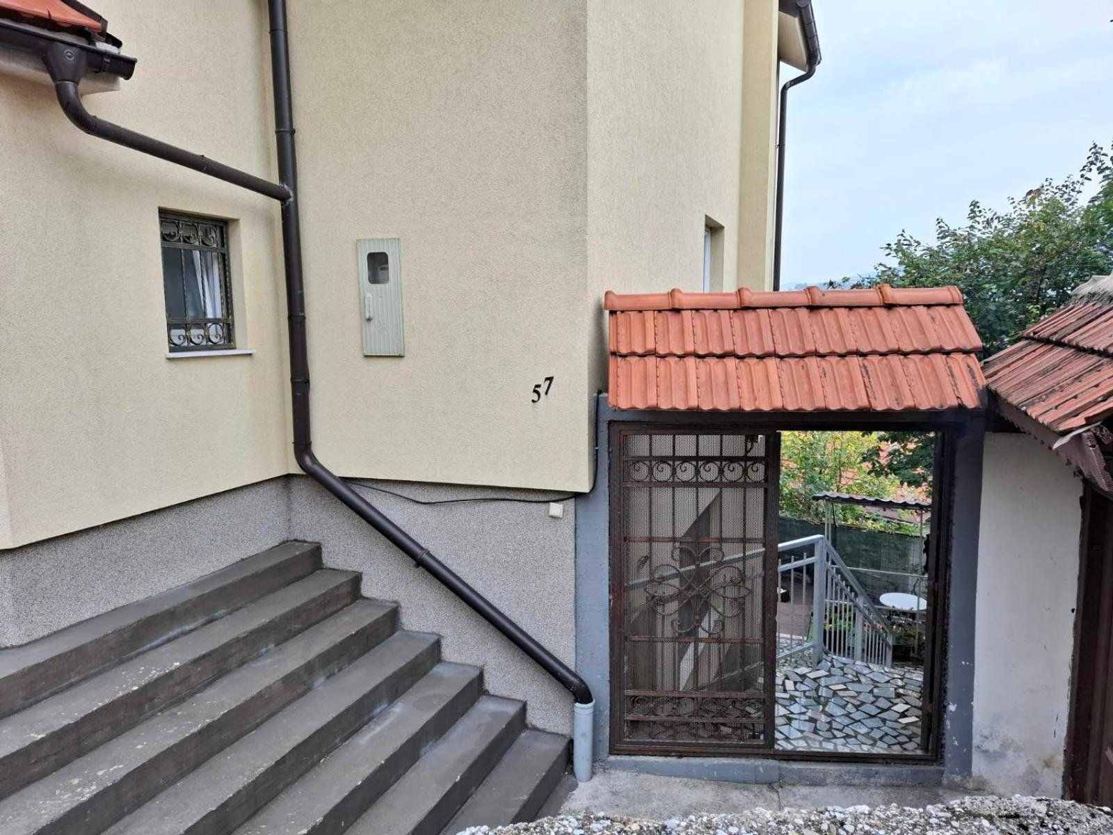 Guest house Alifakovac SJJ Exteriér fotografie